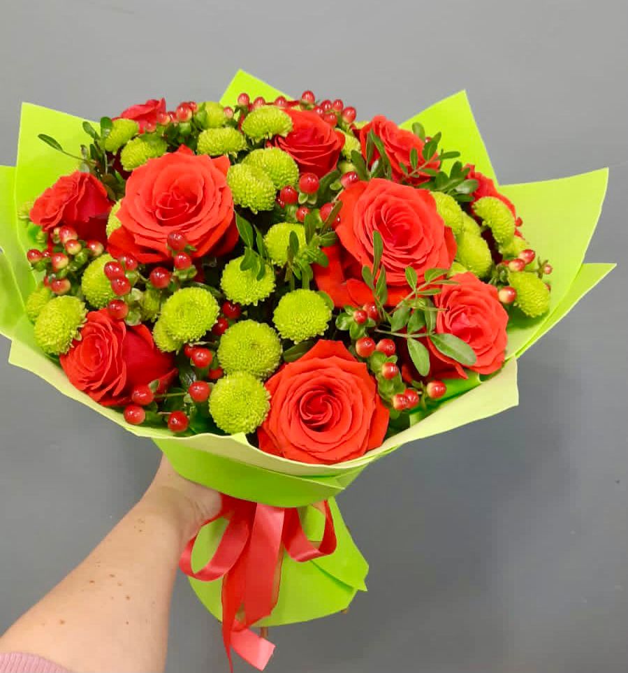 Букет цветов из: Хризантемы и Розы в Сингапай