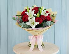 Букет цветов из:  Лилии и Розы в Сингапай