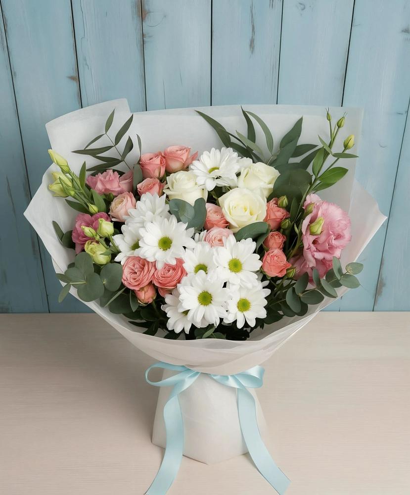 Букет цветов из: Розы, Лизиантусы и Хризантемы в Сингапай