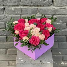 Цветочная композиция из Розы в коробке в Сингапай