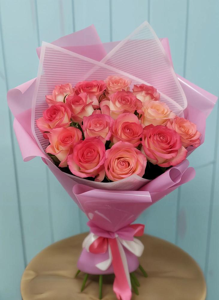 Букет 15 Розовых роз Равель в Сингапай