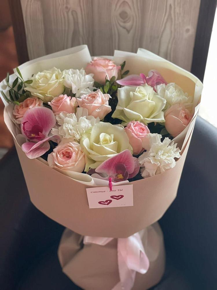 Букет цветов из: Орхидеи, Розы и Гвоздики в Сингапай