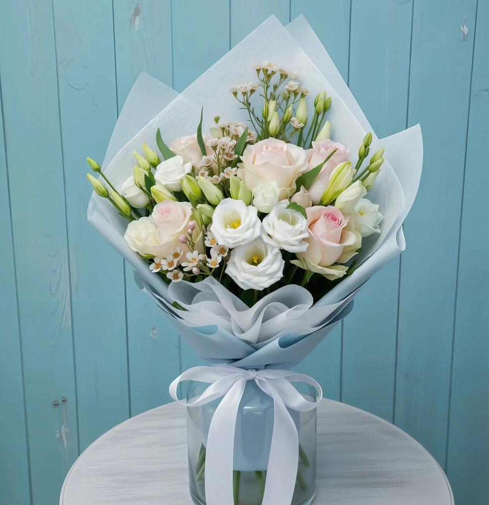 Букет цветов из: Розы и Лизиантусы в Сингапай