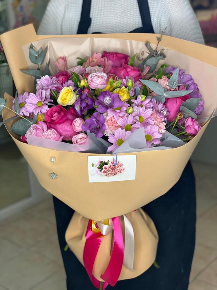 Букет цветов из: Хризантемы, Гвоздики и Альстромерии в Сингапай