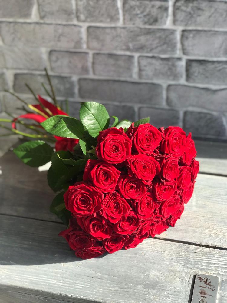 Букет Красные розы Фридом в Сингапай