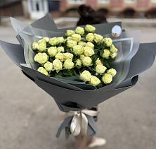 Букет Белые кустовые розы Солинеро в Сингапай
