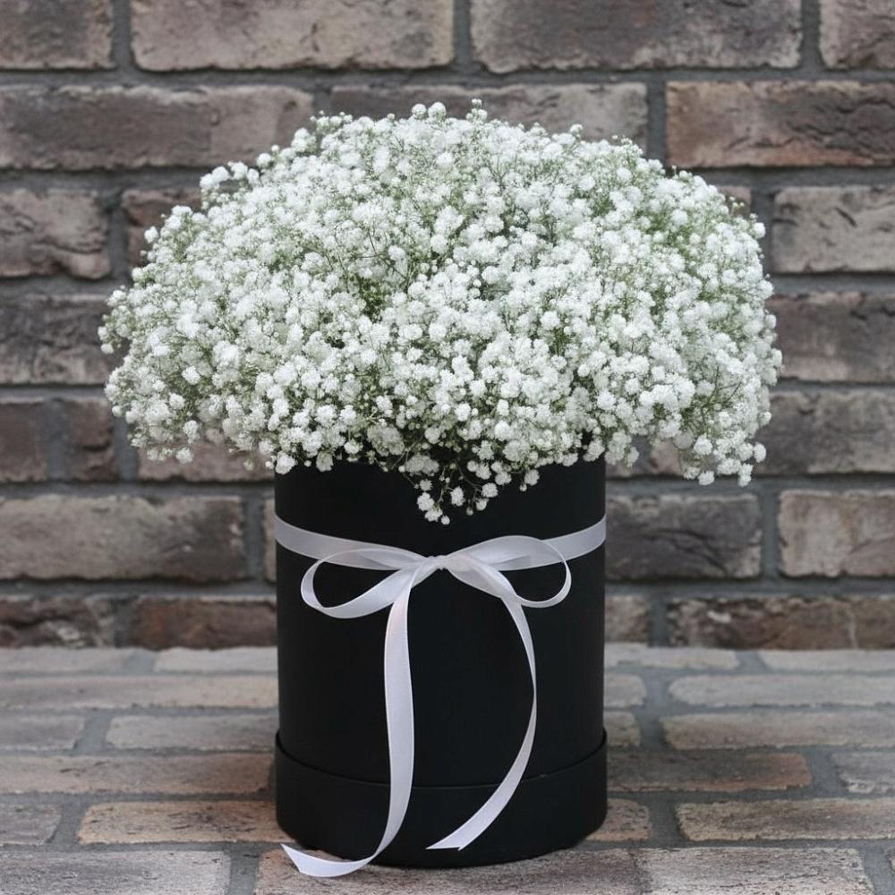 Цветочная композиция из Гипсофила в шляпной коробке в Сингапай