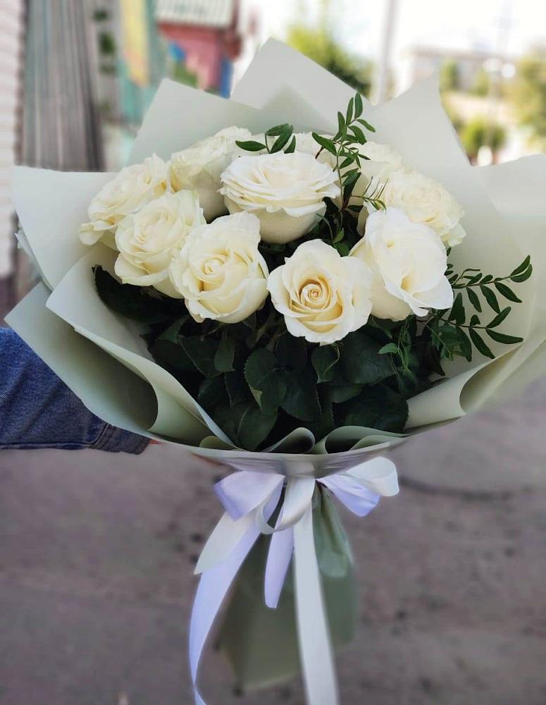 Букет Белые розы Проуд в Сингапай