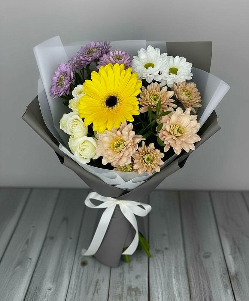 Букет цветов из: Розы, Герберы и Хризантемы в Сингапай