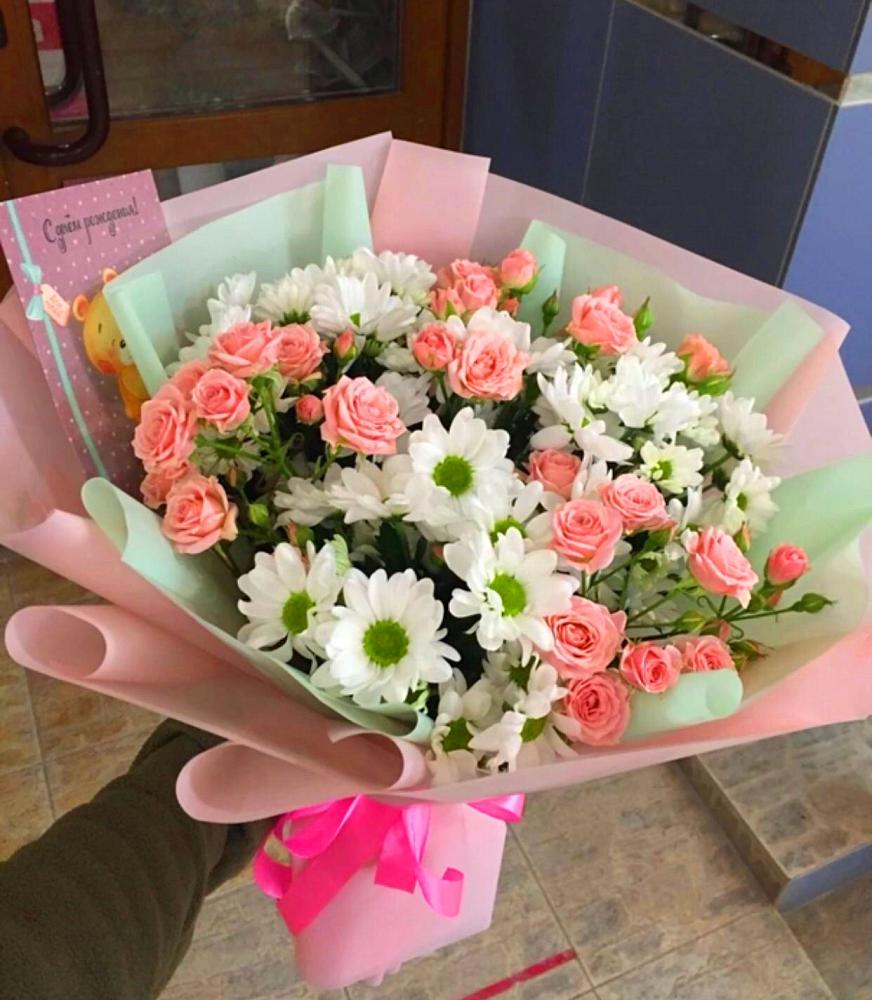 Букет цветов из: Розы и Хризантемы в Сингапай