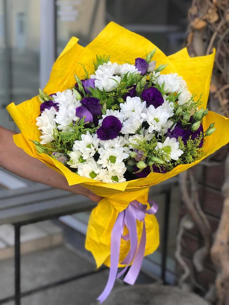 Букет цветов из: Ирисы, Хризантемы и Ромашки в Сингапай