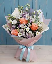 Букет цветов из:  Лизиантусы, Розы, Альстромерии и Гипсофила в Сингапай