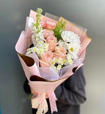 Букет цветов из:  Хризантемы и Розы в Сингапай