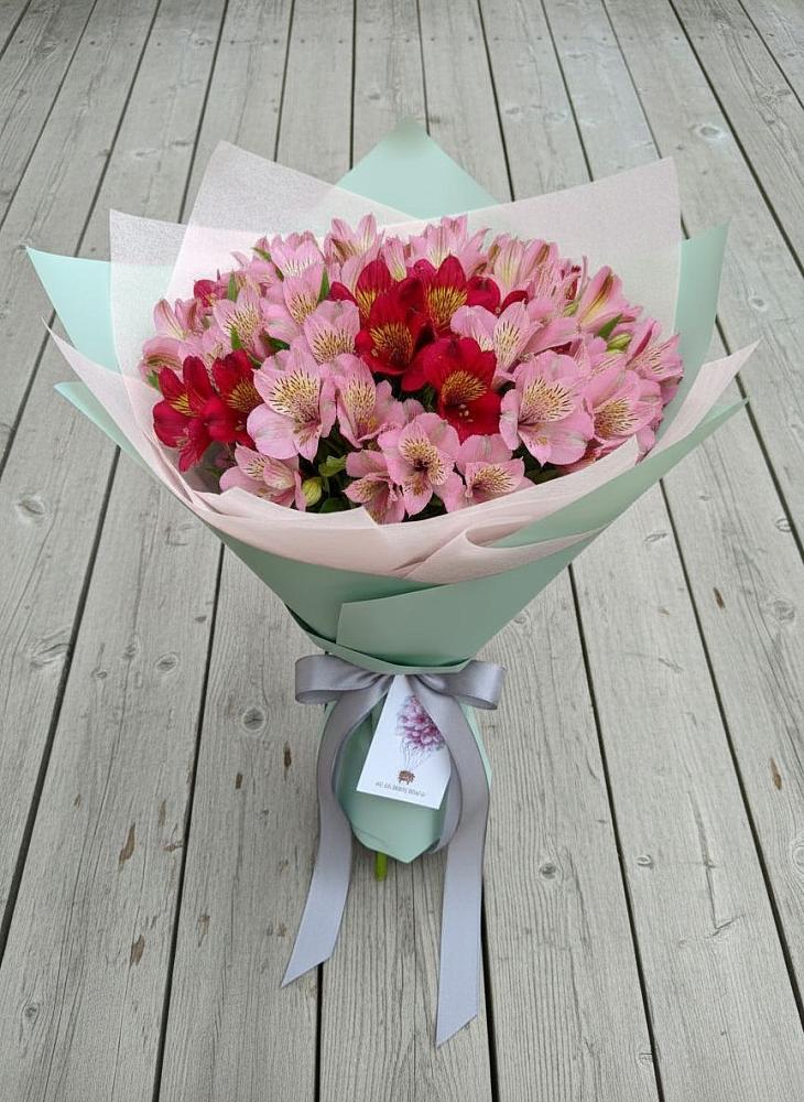 Букет цветов из: Альстромерии в Сингапай