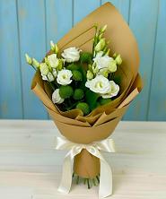 Букет цветов из:  Хризантемы и Лизиантусы в Сингапай