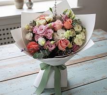 Букет цветов из:  Розы, Лизиантусы и Гвоздики в Сингапай