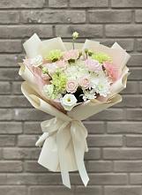 Букет цветов из:  Гвоздики, Розы, Лизиантусы и Хризантемы #REPLACE_PRED# Сингапай