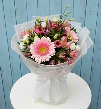Букет цветов из:  Герберы, Альстромерии и Лизиантусы в Сингапай