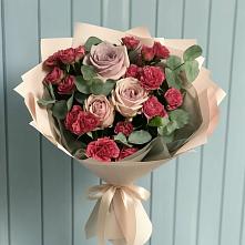Букет цветов из:  Гвоздики и Розы в Сингапай
