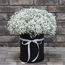 Цветочная композиция из Гипсофила в шляпной коробке в Сингапай