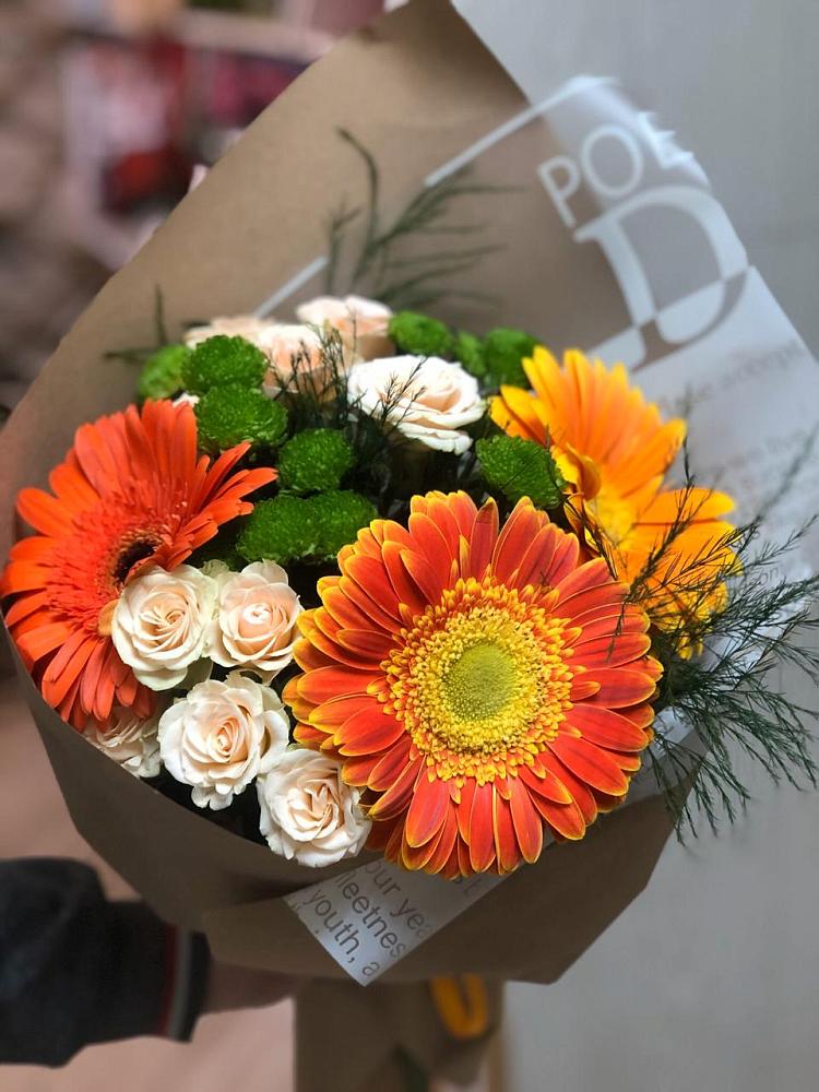 Букет цветов из: Герберы, Хризантемы и Розы в Сингапай