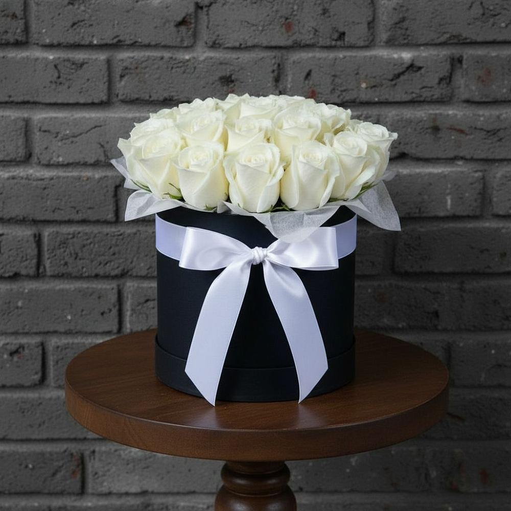 Цветочная композиция из Розы в шляпной коробке в Сингапай