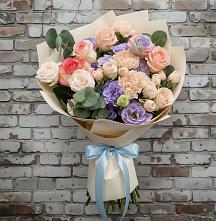 Букет цветов из:  Розы, Лизиантусы и Гвоздики #REPLACE_PRED# Сингапай