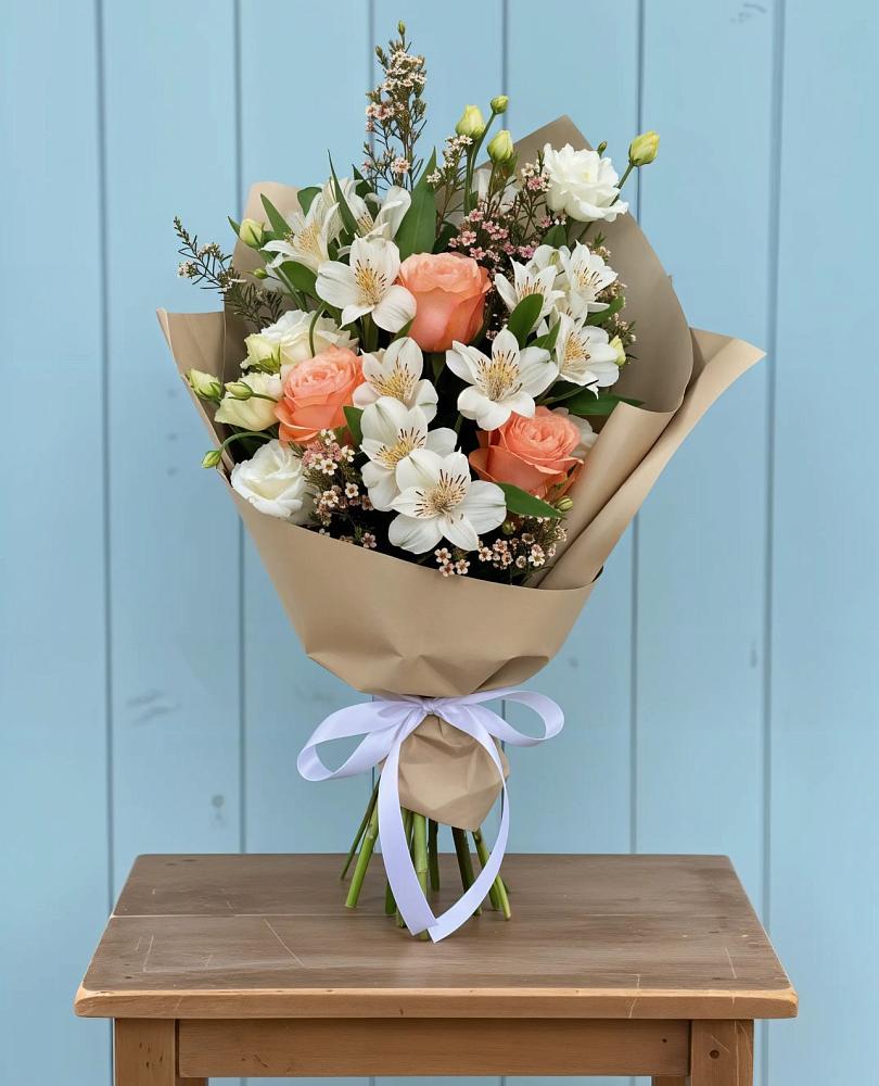 Букет цветов из: Альстромерии, Лизиантусы, Розы и Хризантемы в Сингапай