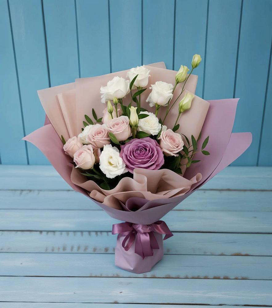 Букет цветов из: Розы и Лизиантусы в Сингапай